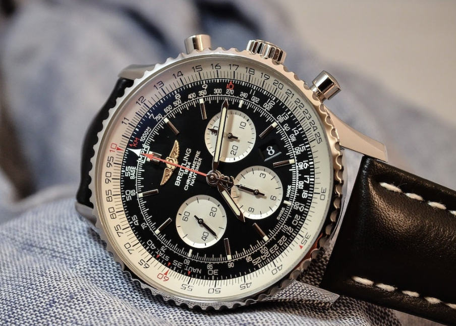 Pairing Replica Breitling Watches with Men’s Early Winter Fashion